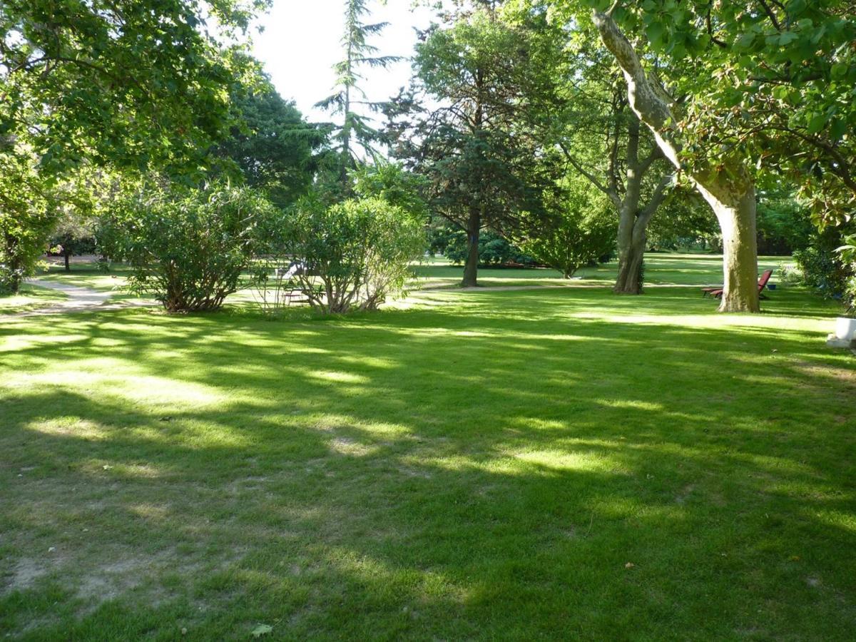 Domaine De Rhodes B&B Avignon Exteriör bild