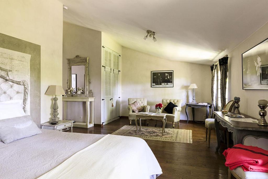 Domaine De Rhodes B&B Avignon Rum bild
