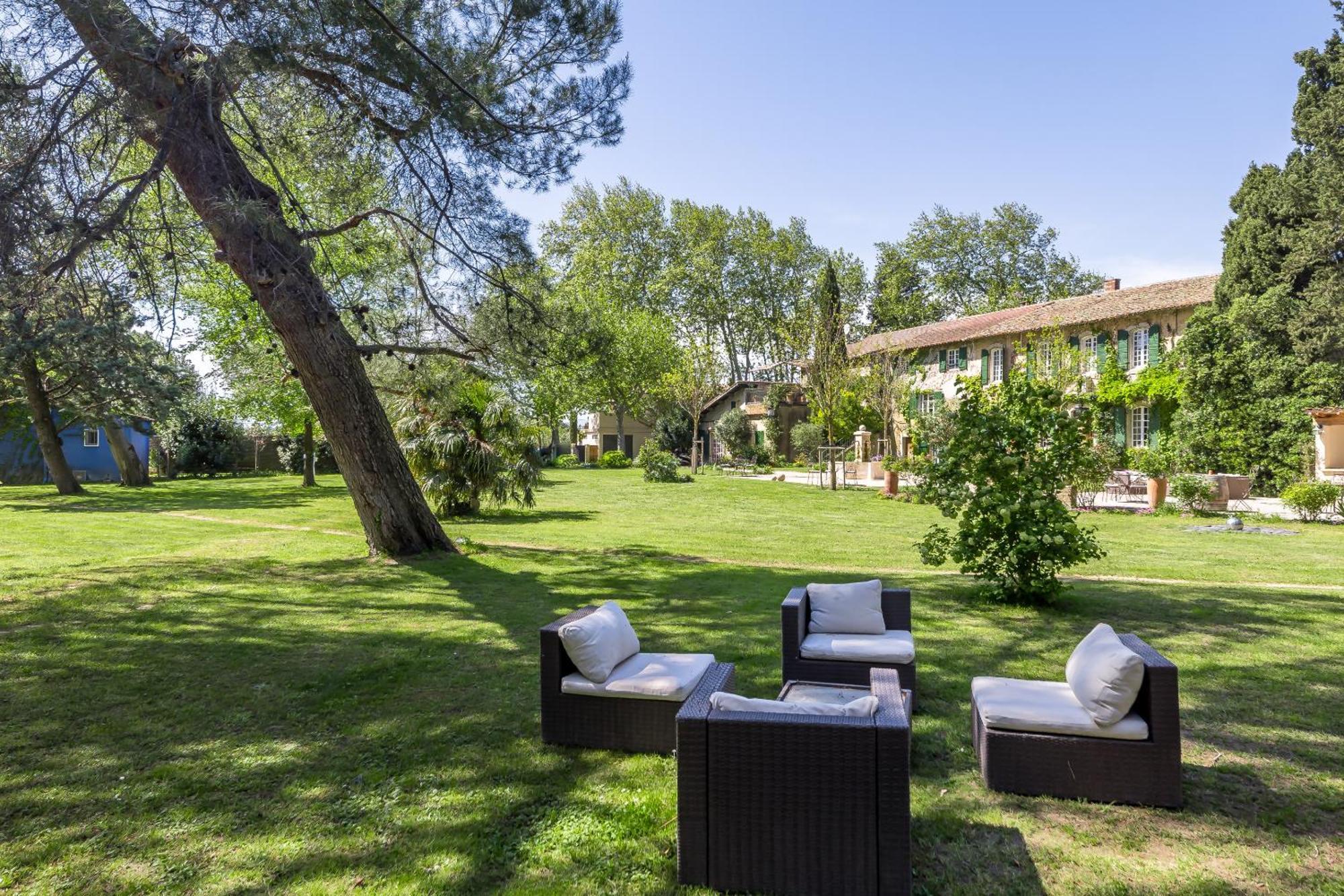 Domaine De Rhodes B&B Avignon Exteriör bild
